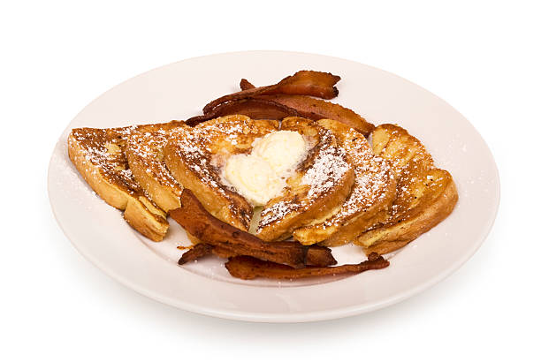 tostadas francesas y tocino con trazado de recorte - french toast breakfast bacon isolated fotografías e imágenes de stock