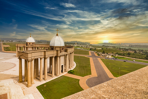 Photos of the Basilica of Peace and Yamoussoukro taken in 2015