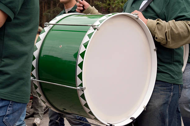 барабан из marching лента - oompah band стоковые фото и изображения