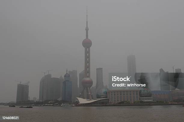 Polluted Cityшанхай — стоковые фотографии и другие картинки Архитектура - Архитектура, Башня, Большой город