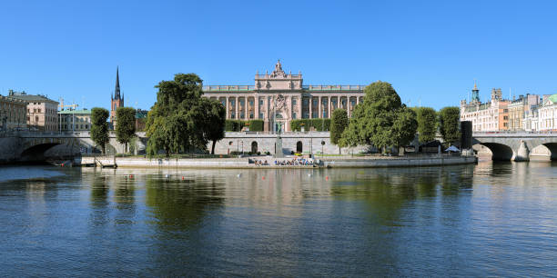 panorama de la casa del parlamento en estocolmo, suecia - kungsholmen fotografías e imágenes de stock