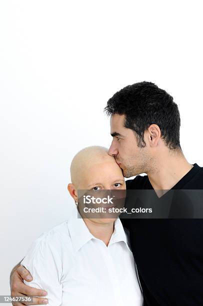 Foto de Combate Juntos e mais fotos de stock de Câncer - Tumor - Câncer - Tumor, Homens, Perda de Cabelo