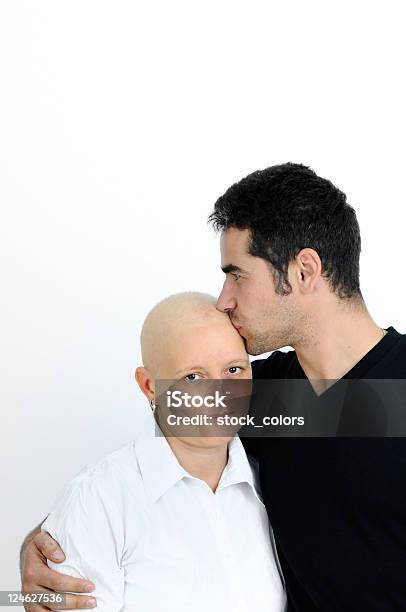 Сражение Вместе — стоковые фотографии и другие картинки Мужчины - Мужчины, Потеря волос, Раковая опухоль