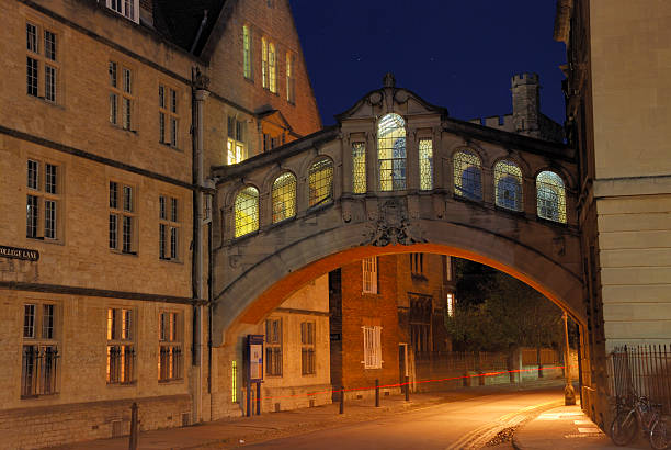 istock Bridge of Sighs Oxford at night 124628249