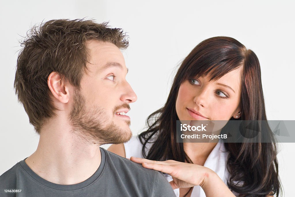 Junges Paar Blick auf der anderen - Lizenzfrei Gespräch Stock-Foto