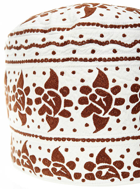 оманский крышкой - embroidery cap oman kummah стоковые фото и изображения