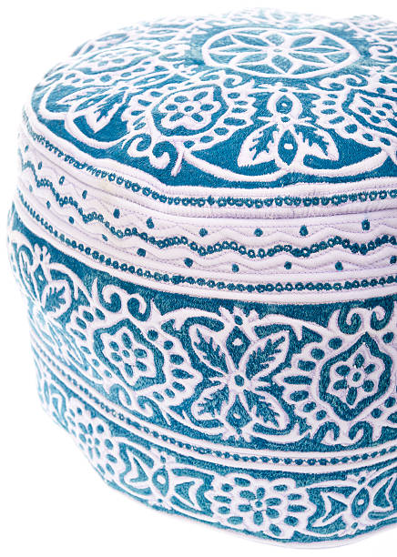 casquette omanais - embroidery cap oman kummah photos et images de collection