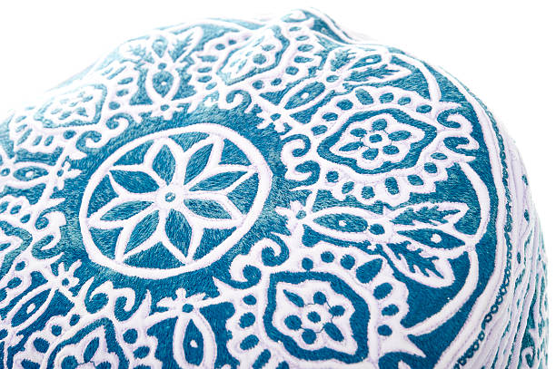 casquette omanais - embroidery cap oman kummah photos et images de collection