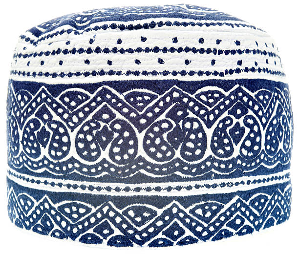 оманский крышкой - embroidery cap oman kummah стоковые фото и изображения