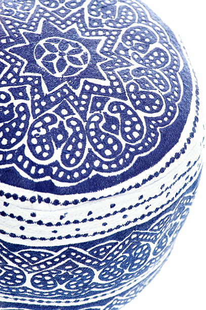casquette omanais - embroidery cap oman kummah photos et images de collection