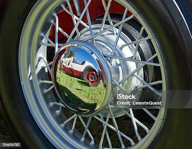 Roda Cubo Reflexão - Fotografias de stock e mais imagens de Carro - Carro, Carro Antigo, Carro de Corrida