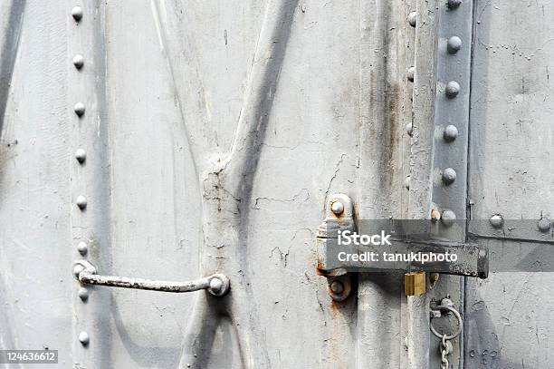 Porta De Comboio - Fotografias de stock e mais imagens de Antigo - Antigo, Cinzento, Cores