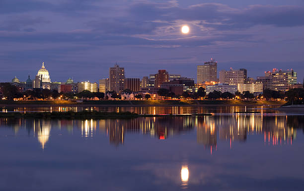 istock Full Moon In Harrisburg Pennsylvania 124640935