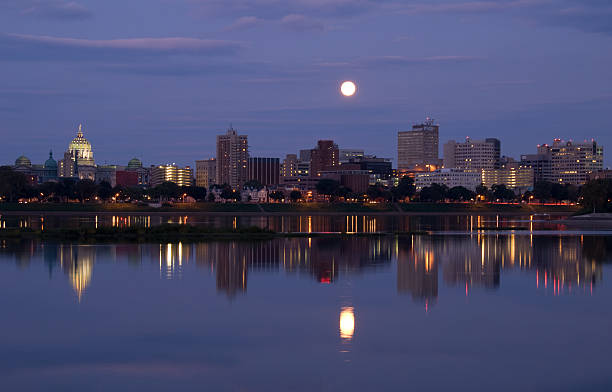 istock Full Moon In Harrisburg Pennsylvania 124640936