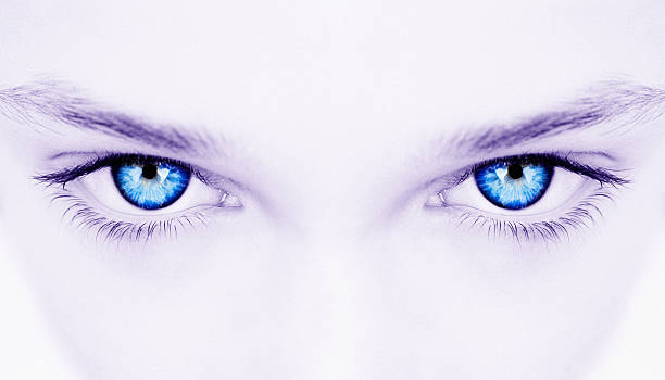mulher olhos azuis - human eye eyesight women creativity imagens e fotografias de stock