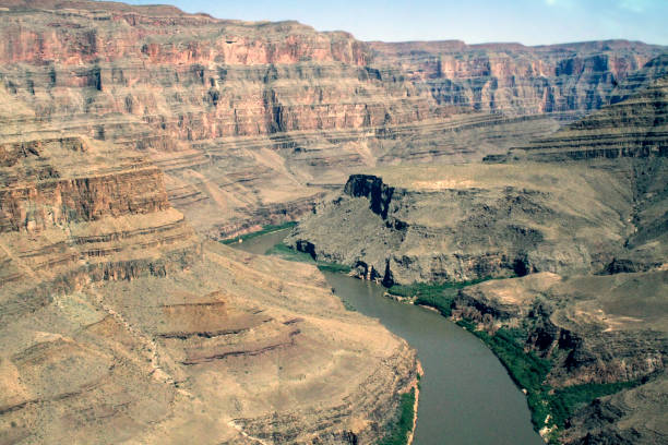 colorado river winding through grand canyon - canyon majestic grand canyon helicopter imagens e fotografias de stock