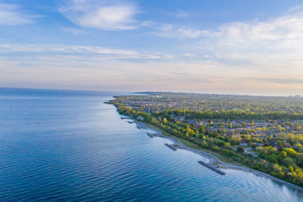 ルージュ国立都市公園とルージュ川、トロント、カナダの航空写真 - great lakes ストックフォトと画像