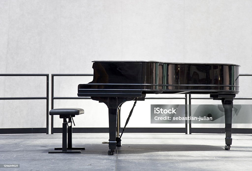 piano à queue sur scène - Photo de Piano libre de droits