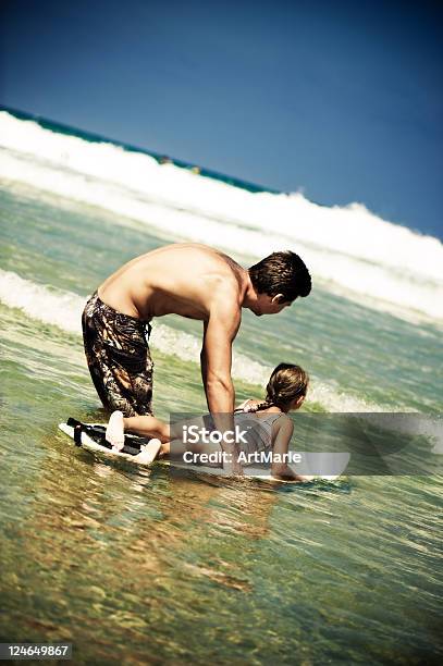 Lección De Surf Foto de stock y más banco de imágenes de Actividades recreativas - Actividades recreativas, Adulto, Adulto joven