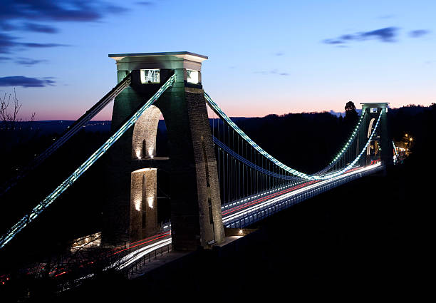 clifton suspension bridge skrzyżowane przez samochody - bristol england bridge clifton suspension bridge suspension bridge zdjęcia i obrazy z banku zdjęć