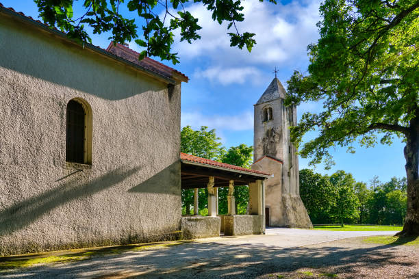 Small pilgrimage church by Brkici called: majka bozja od svetomora (engl. Mother of God of the world) Small pilgrimage church by Brkici called: majka bozja od svetomora (engl. Mother of God of the world) majkav stock pictures, royalty-free photos & images
