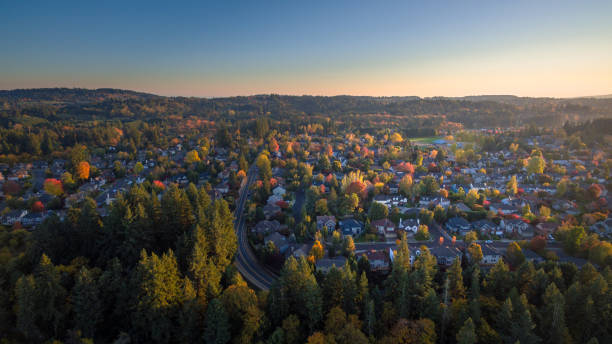 istock Fall Colors Taking Over A City Neighborhood 1246668029