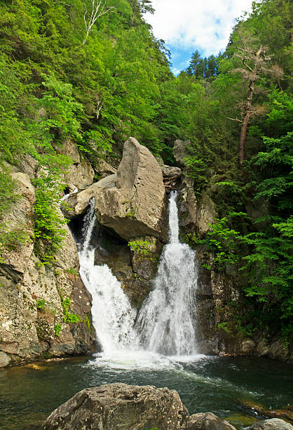 bash bish falls splish inicial - berkshire mountains imagens e fotografias de stock