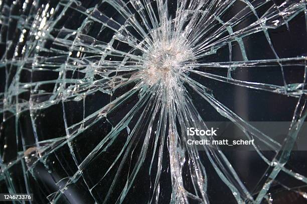 Broken Fenster Stockfoto und mehr Bilder von Abgerissen - Abgerissen, Auto, Autounfall