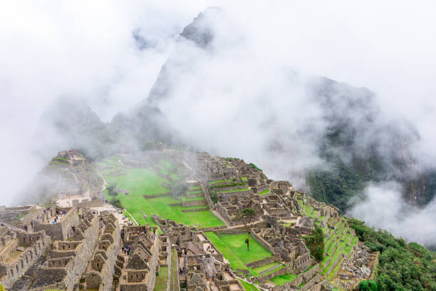 machu picchu, un sanctuaire historique péruvien et un site du patrimoine mondial de l’unesco. l’une des sept nouvelles merveilles du monde - new seven wonders of the world photos et images de collection