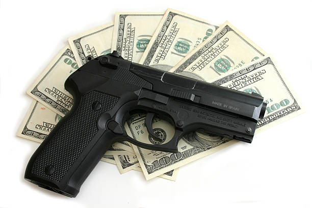 das ist mein geld - guns and money stock-fotos und bilder