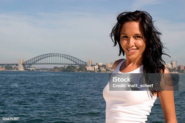 Harbour Retrato Série - Fotografias de stock e mais imagens de Mulher bonita - Mulher bonita, Ponte do Porto de Sydney, Adulto