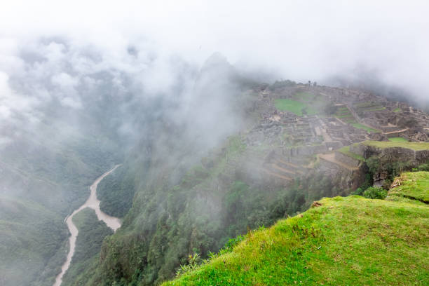 machu picchu, un sanctuaire historique péruvien et un site du patrimoine mondial de l’unesco. l’une des sept nouvelles merveilles du monde - new seven wonders of the world photos et images de collection