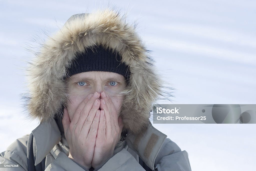 Человек в холодную - Стоковые фото Взрослый роялти-фри
