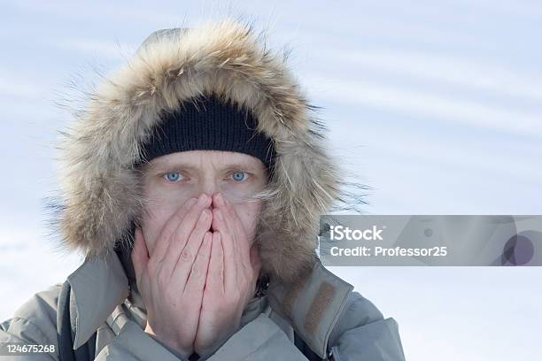 Человек В Холодную — стоковые фотографии и другие картинки Взрослый - Взрослый, Глаз, Глаз человека