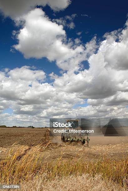 Trattore Campo E Cielo - Fotografie stock e altre immagini di California - California, Trattore, Valle di San Joaquin