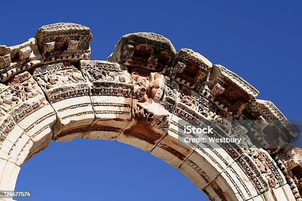 Templo De Hadrian Foto de stock y más banco de imágenes de 6-7 años - 6-7 años, Anatolia, Antiguo