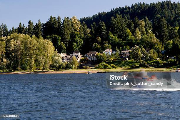 Boaters Скорость — стоковые фотографии и другие картинки Орегон - штат США - Орегон - штат США, Жилое здание, Загородный дом