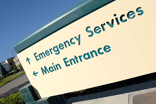 istock Hospital Emergency Entrance Sign 124683070
