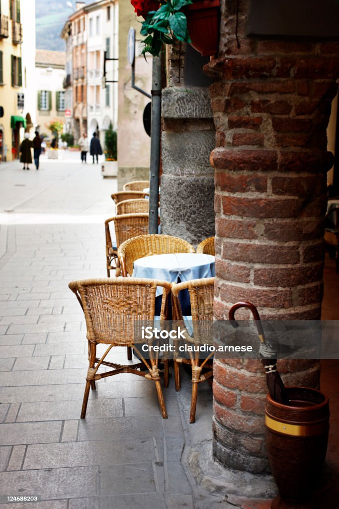 Street Bar. Immagine a colori - Foto stock royalty-free di Milano