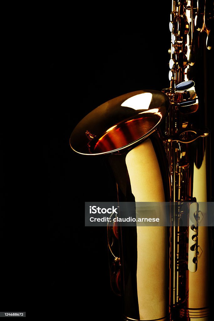 Saxophone con fondo negro. Imagen de Color - Foto de stock de Fondo negro libre de derechos