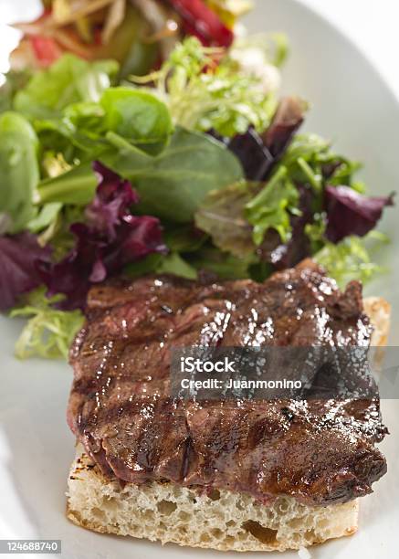 Steak Sandwich - Fotografie stock e altre immagini di Manzo - Manzo, Panino aperto, Alla brace