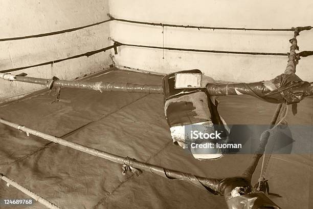 Velho E Simples Caixa De Anel - Fotografias de stock e mais imagens de Ringue de Boxe - Ringue de Boxe, Ninguém, Antigo