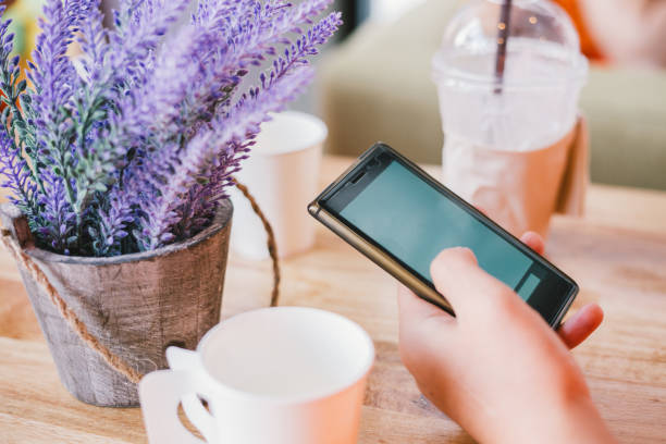 istock Play phone in cafe 1246904947