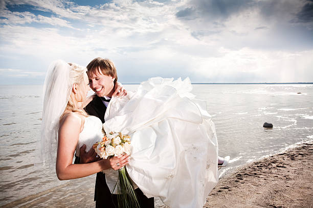 istock Couple on the beach 124690600