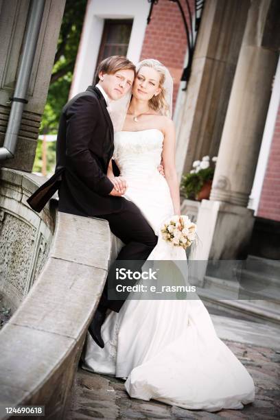 Photo libre de droit de Le Marié Et La Mariée banque d'images et plus d'images libres de droit de Adulte - Adulte, Amour, Beauté de la nature