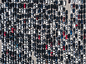 luftlinie-von-autos-auf-einem-parkplatz.jpg?b=1&s=170x170&k=20&c=8ZXiT9qOjxUt24dD8ypk3MycNOjddDboFqt7hhAvUkY=