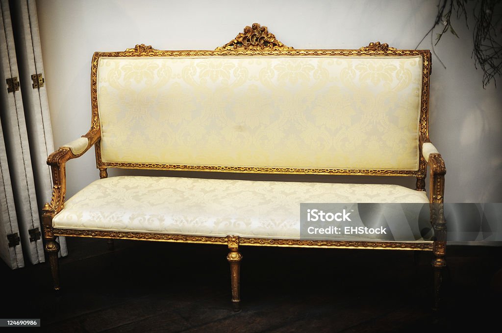 Louis XIV Settee antigüedades - Foto de stock de Louis XIV de Francia libre de derechos