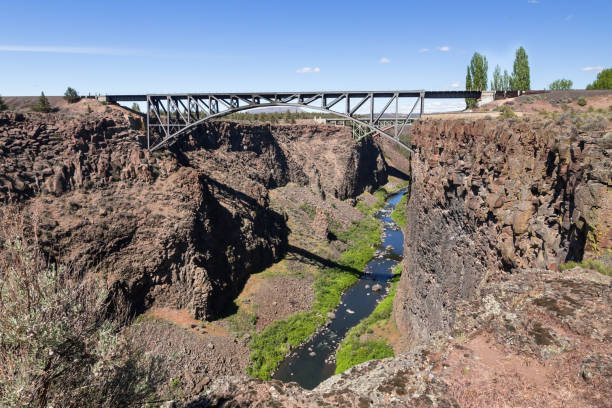 istock Crooked river canyon and arch railroad bridge over it 1246916273