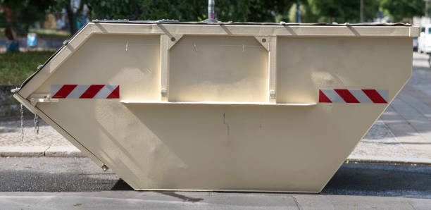 Container for household trash removal Construction dumpster for residential debris removal or loaded dumpster overflowing trash dumpster stock pictures, royalty-free photos & images