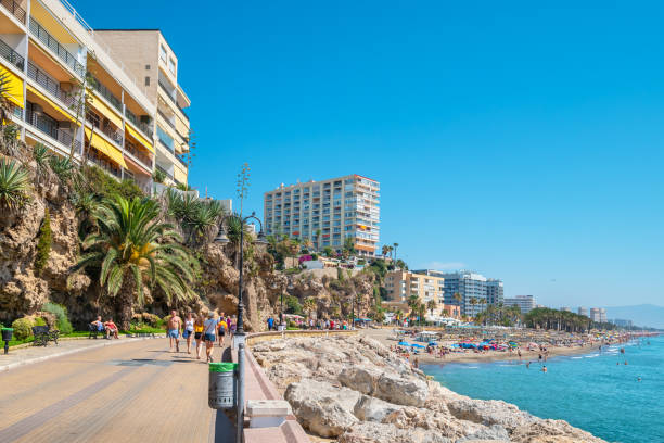 passeggiata a torremolinos. andalusia, spagna - architettura ed edifici foto e immagini stock